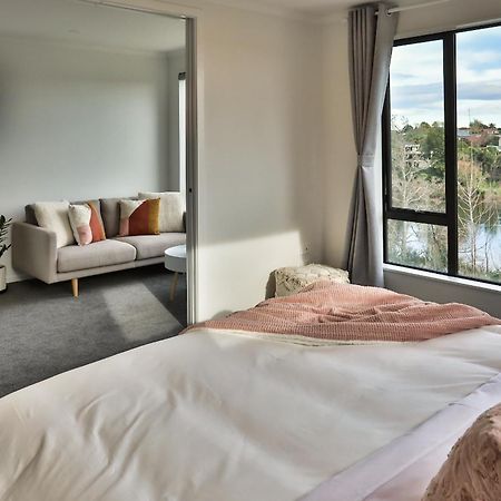 Amazing The Waikato River-View Brand New Villa With 4 Bedrooms Hamilton Zewnętrze zdjęcie