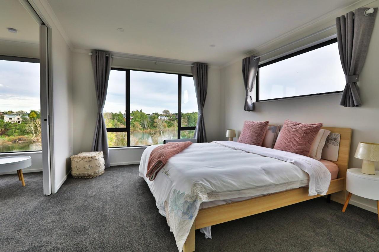 Amazing The Waikato River-View Brand New Villa With 4 Bedrooms Hamilton Zewnętrze zdjęcie