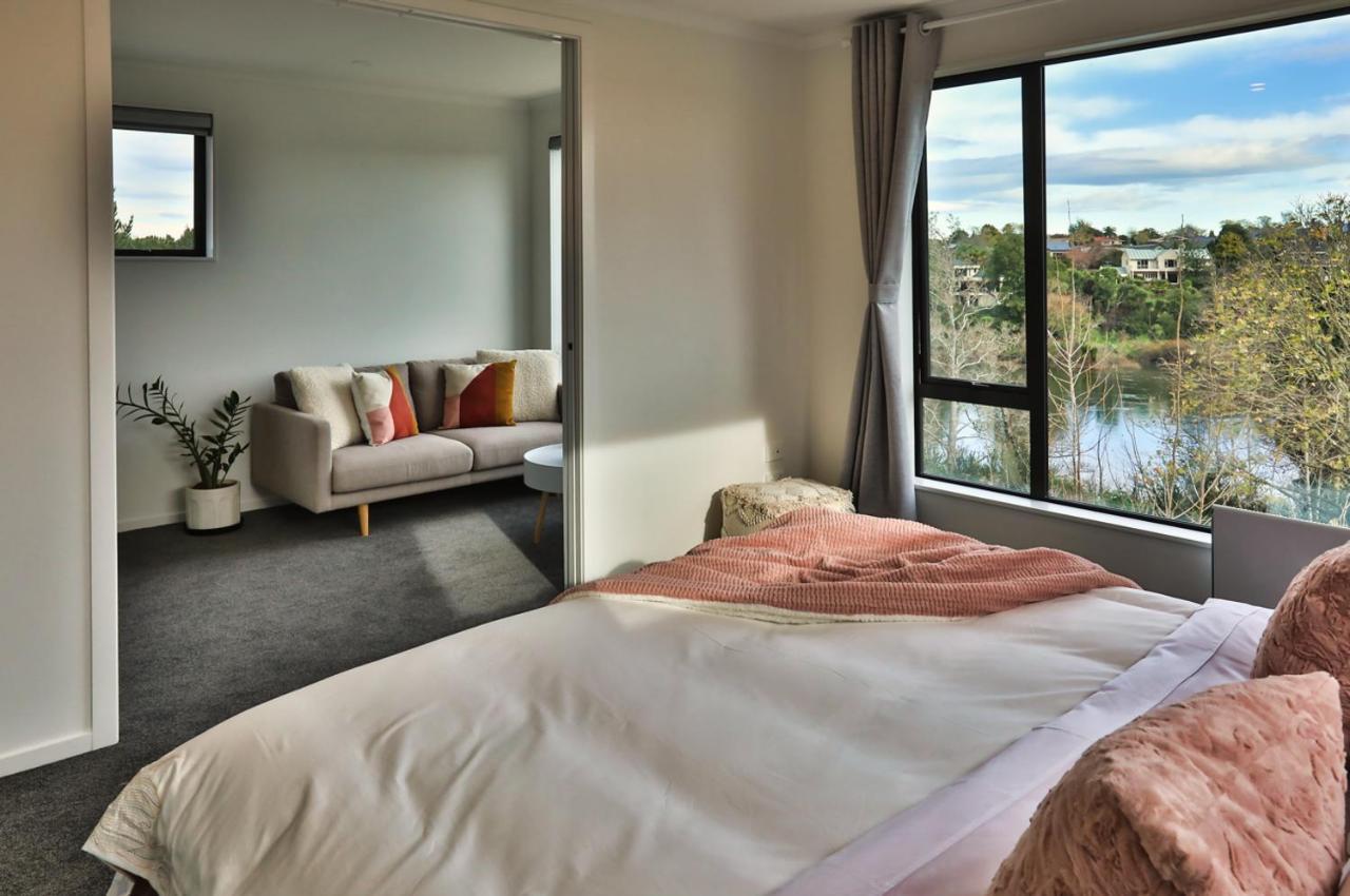 Amazing The Waikato River-View Brand New Villa With 4 Bedrooms Hamilton Zewnętrze zdjęcie